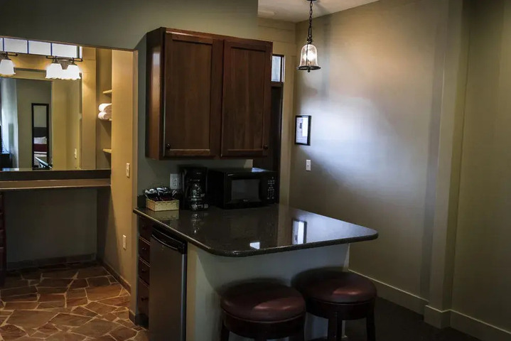 REDTAIL MOUNTAIN RESORT