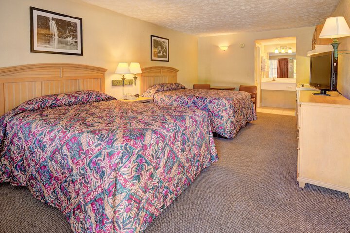 Room 9 of 16