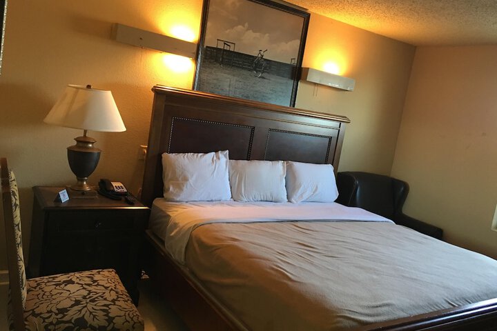 Room 30 of 38