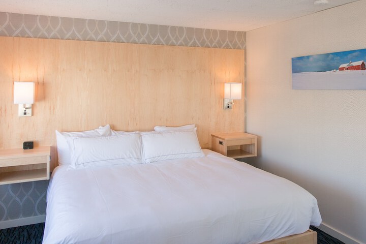 Room 27 of 53