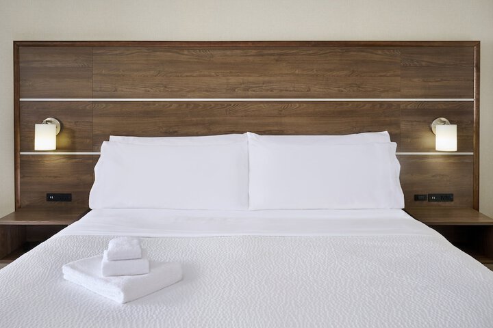 Holiday Inn Express and Suites Brantford by IHG