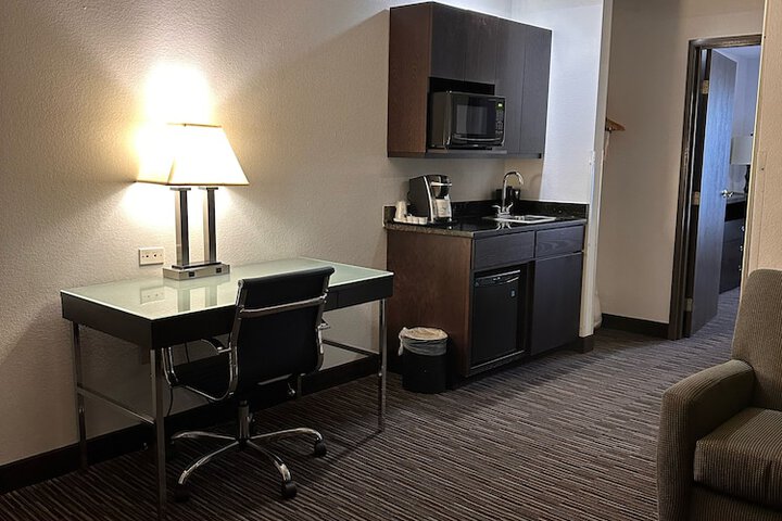 Room 27 of 47