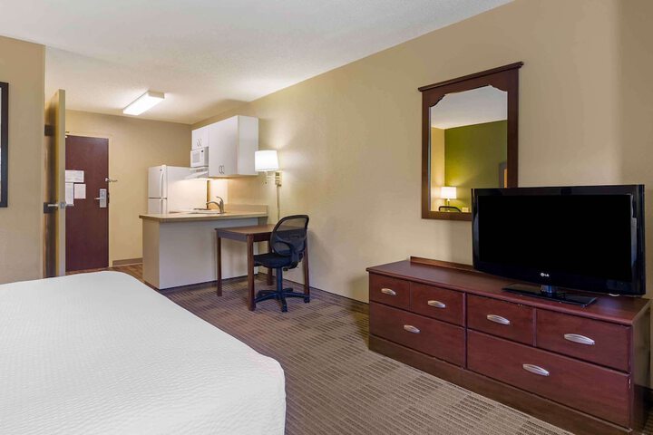 Room 25 of 27