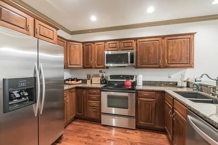 Beautiful Villa in The Heart of Historic Downtown Bel Air! 3 Bedroom Villa by Redawning