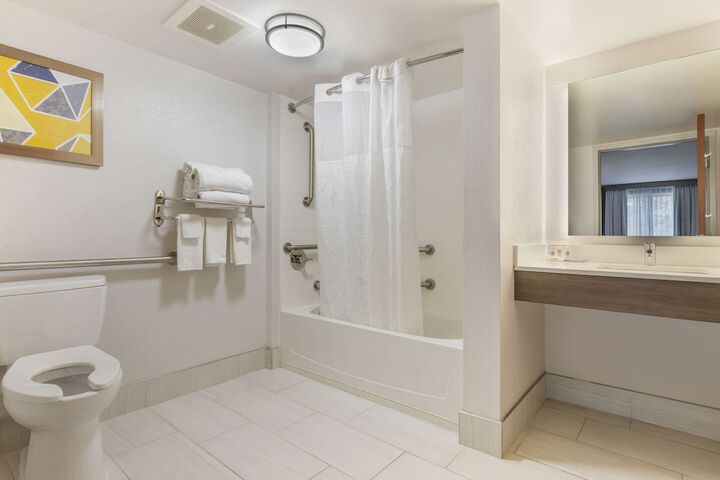 Room 42 of 51