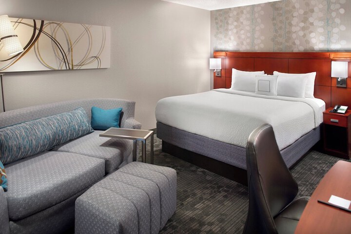 Courtyard by Marriott Fayetteville