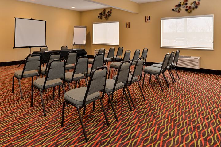 Comfort Inn & Suites Sharonville - Cincinnati North