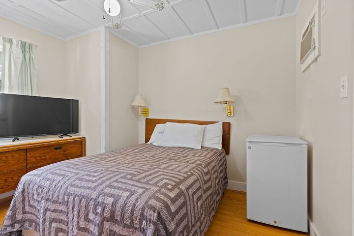 Beach Motel & Suites