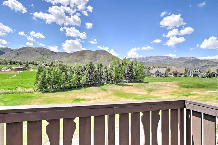 Peaceful Midway Studio w / Mountain + Golf Views!