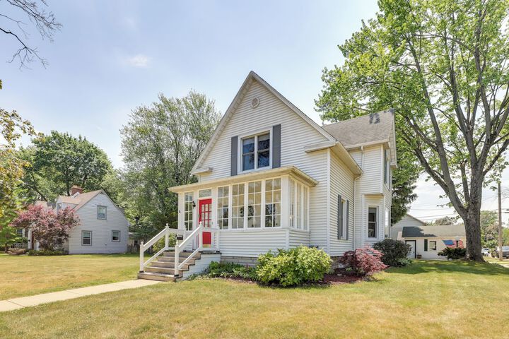 Charming Chesterton Home: w / Idyllic Location!