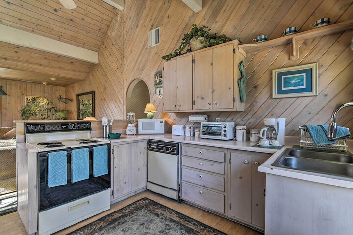 Sonora Home on 10 Resort Acres w / Shared Pool!