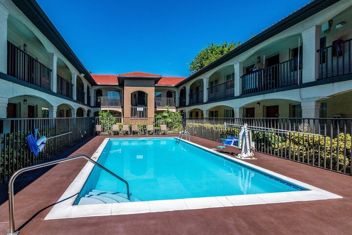 Pool 5 of 27
