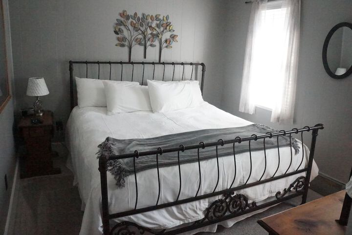 Room 28 of 33