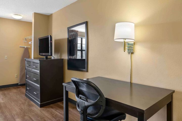 Room 26 of 40
