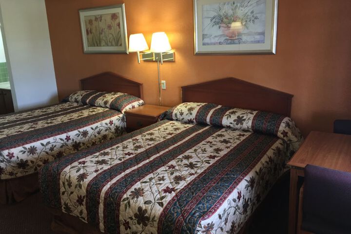 Room 8 of 18