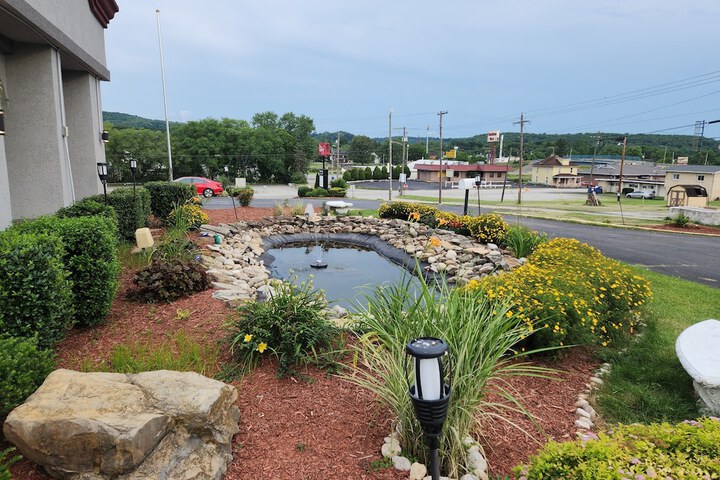 Red Roof Inn & Suites Vineland - Buena