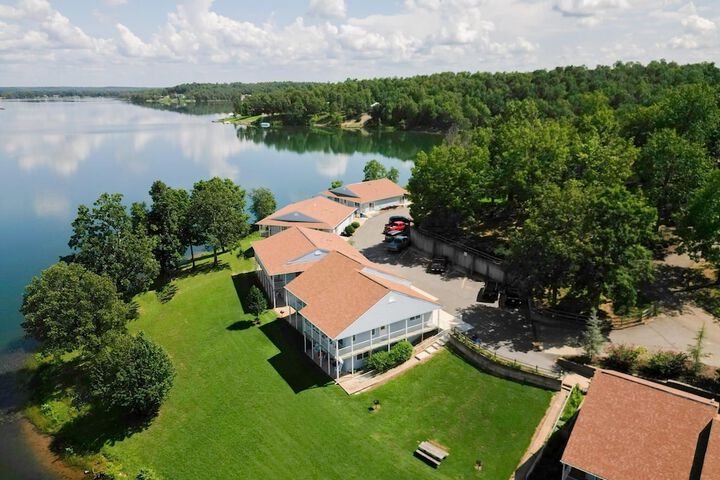 Crown Point Resort
