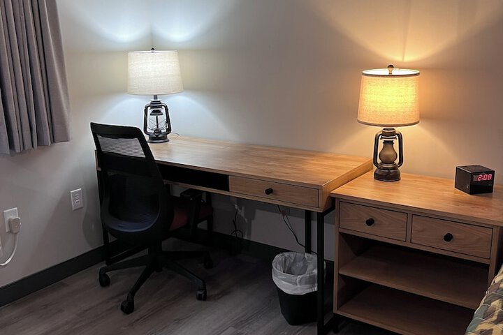 Room 17 of 28