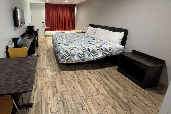 Room 27 of 41