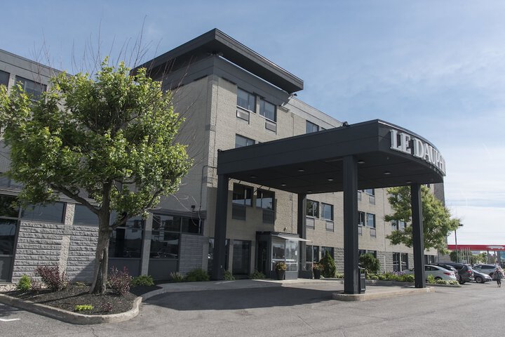 Hotel 4 of 77