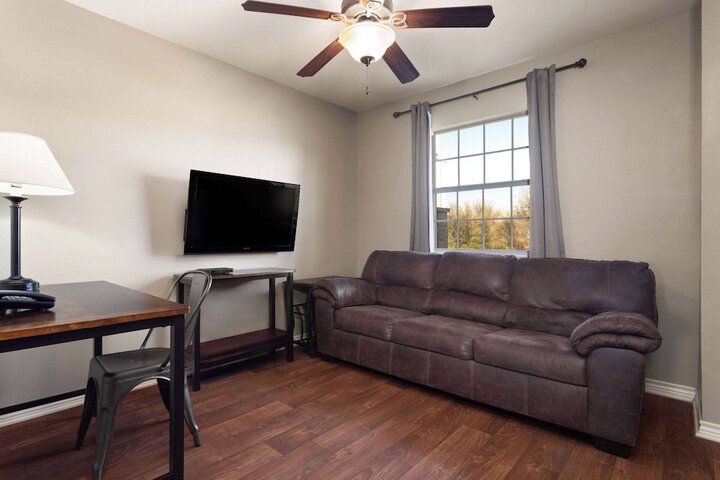 Eagles Den Three Rivers Texas a Travelodge by Wyndham