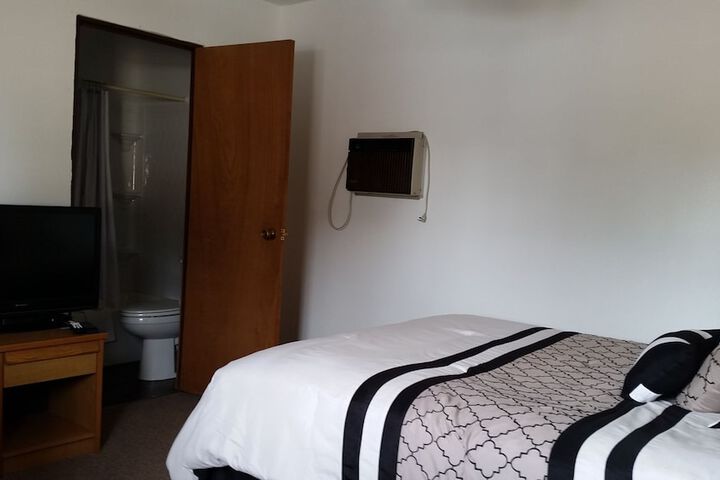 Room 16 of 36