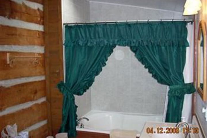 Galena Log Cabin Getaway