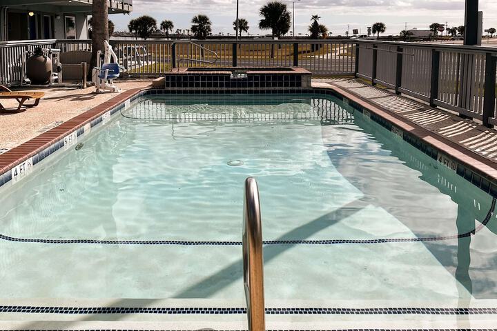 Pool 15 of 36