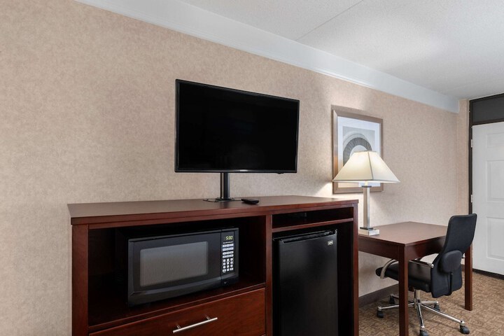 Room 12 of 38