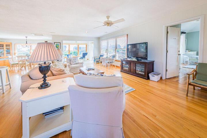 A Summer Place - Duck Sanderling, Ocean View, 50 Yards to Beach, Community Pool