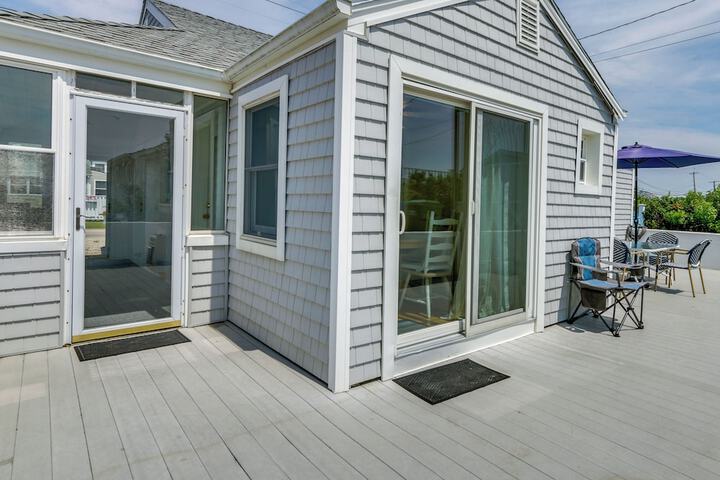 Cozy Westbrook Vacation Rental - Walk to Beach!