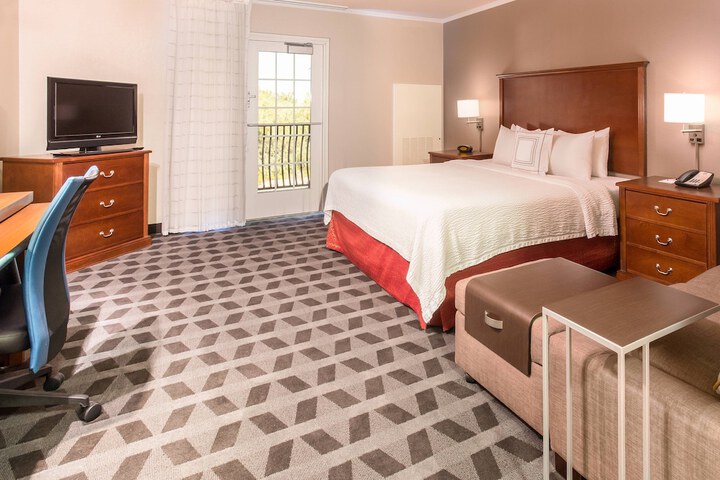 Room 17 of 27