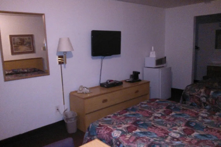 PARACHUTE INN