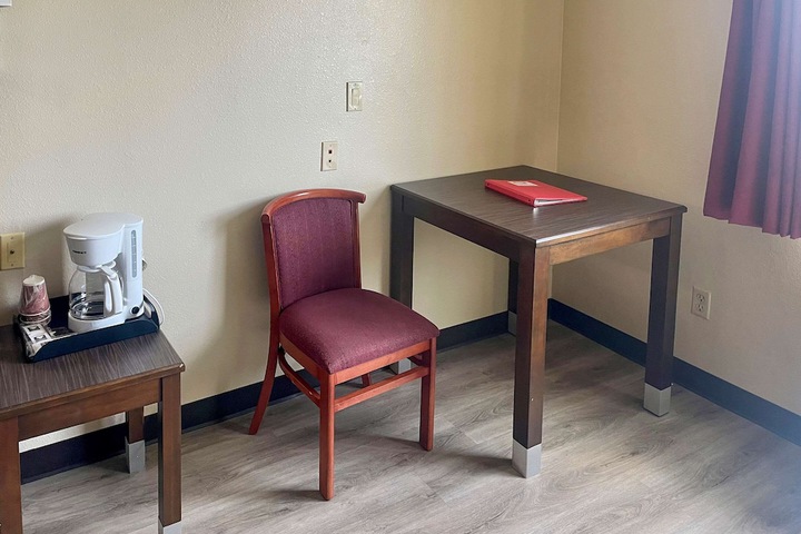 Room 6 of 15