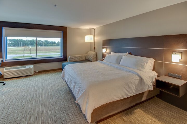 Holiday Inn Express & Suites Union City by IHG