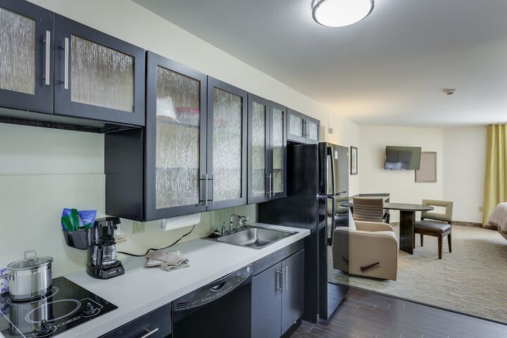 Candlewood Suites College Station at University by IHG