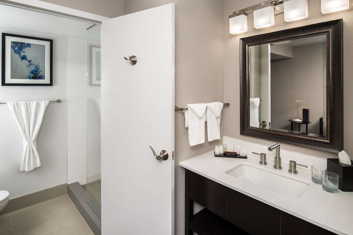 Embassy Suites by Hilton Seattle Tacoma International Airport