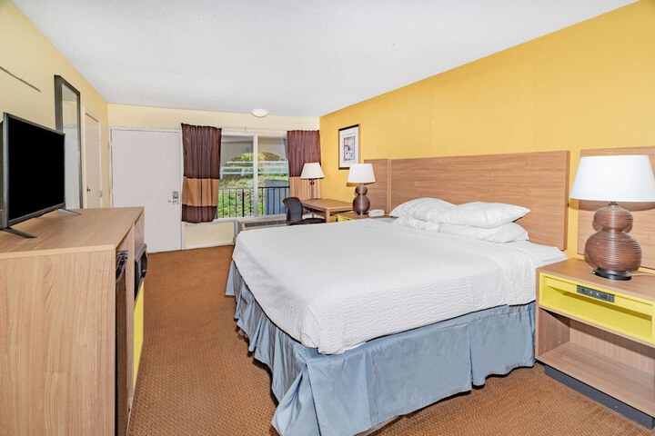 Room 25 of 36