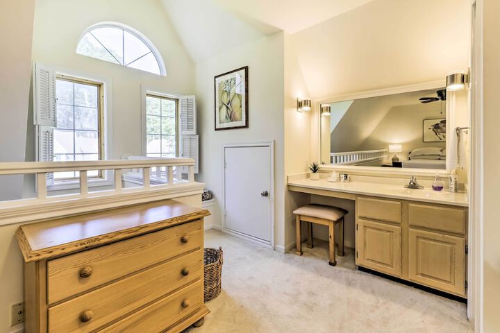 Lovely Norwich Villa on Golf Course w / Amenities!