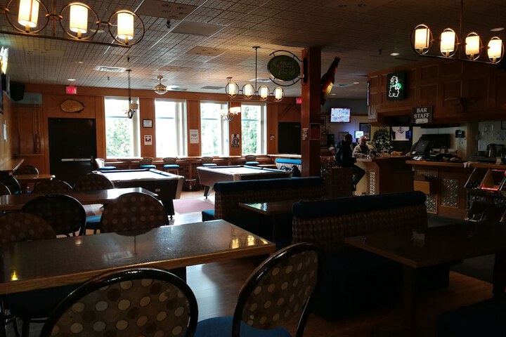 Lounge 15 of 23