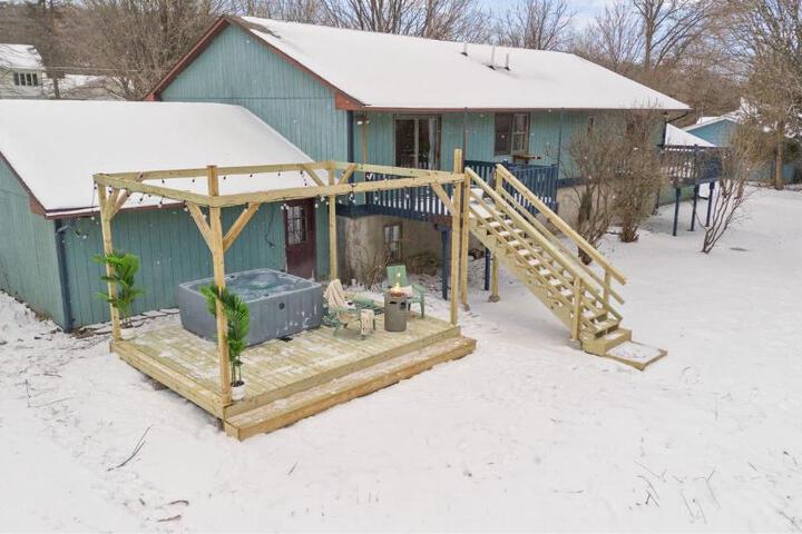 Near Ithaca!Hot Tub! LRG Home!Sleeps 14! Dogs ok!