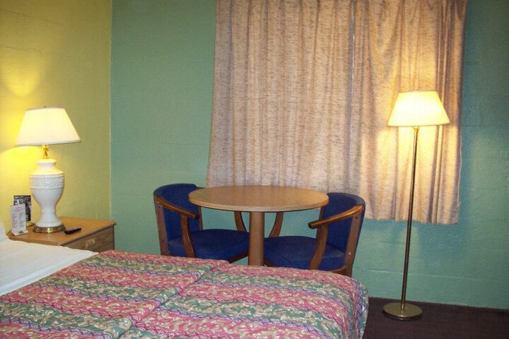 Room 13 of 40