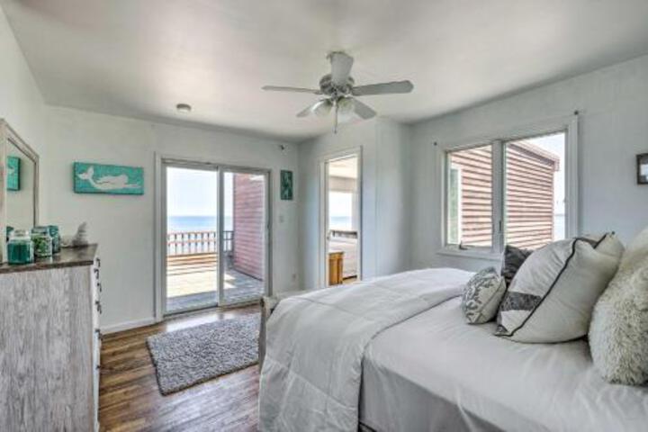 Beachfront Wading River Home with Deck and Grill