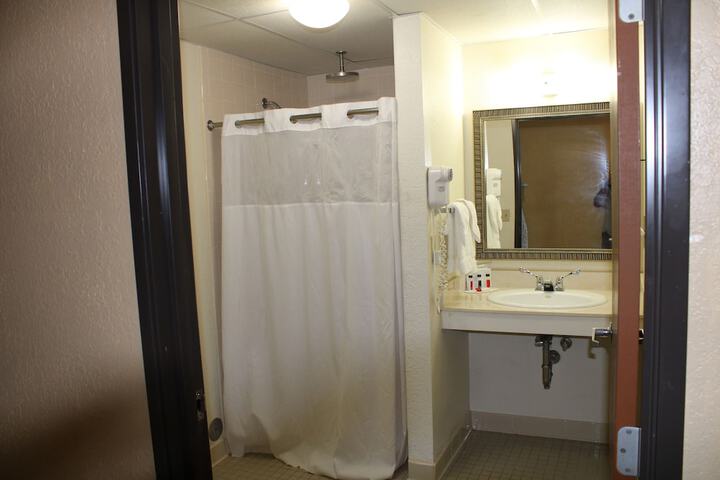 Room 14 of 32