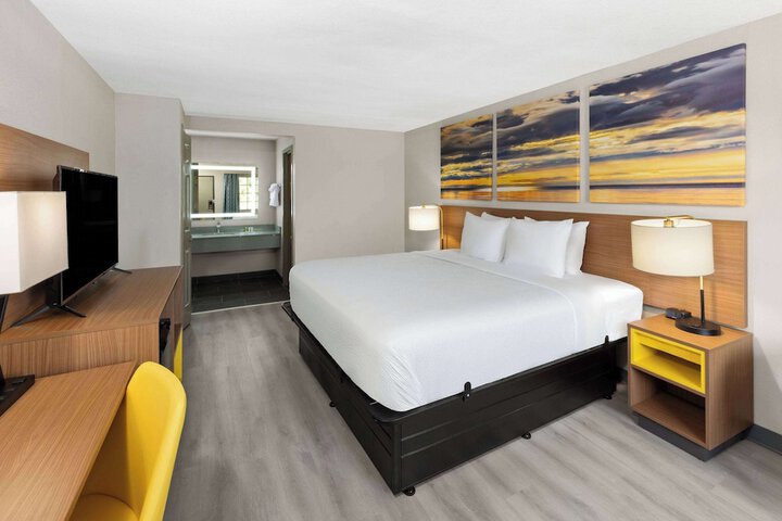 Room 15 of 26