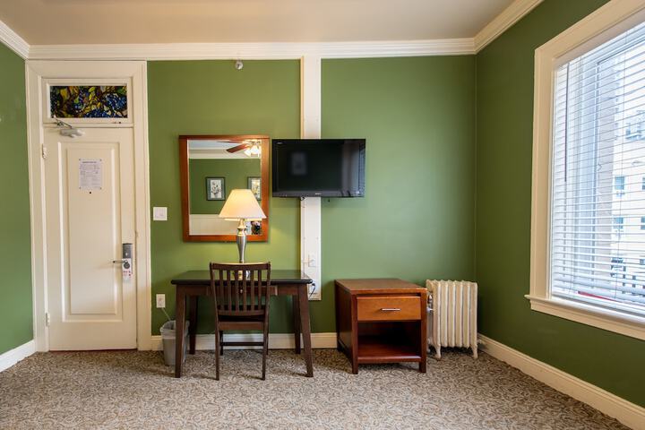 Room 18 of 41