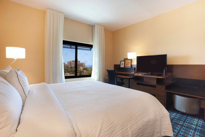 Room 16 of 28