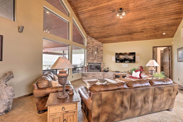 AZ Rim Retreat in Pine W / deck Hot Tub & Views!