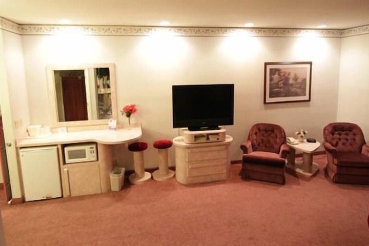 Room 28 of 39