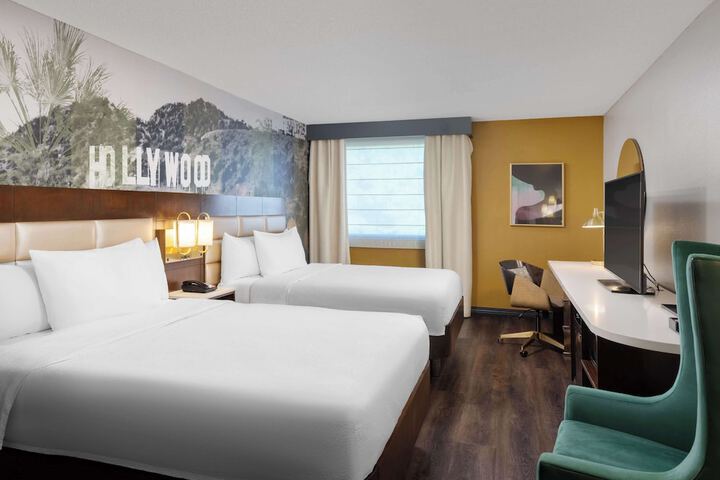 Room 10 of 32